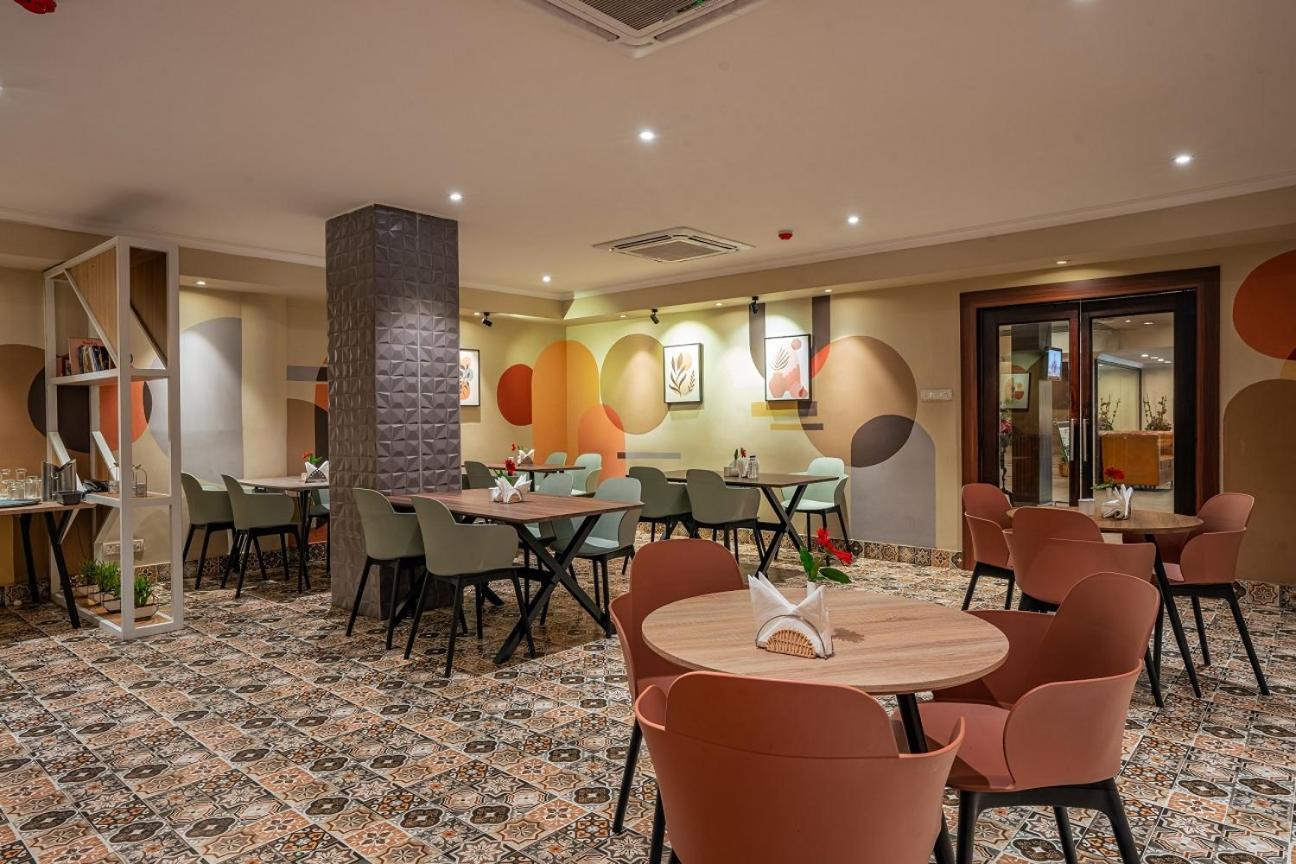 The Presidency Hotel Bhuvanesvar Kültér fotó