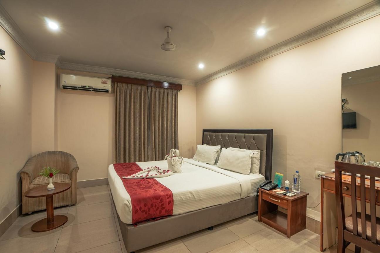 The Presidency Hotel Bhuvanesvar Kültér fotó