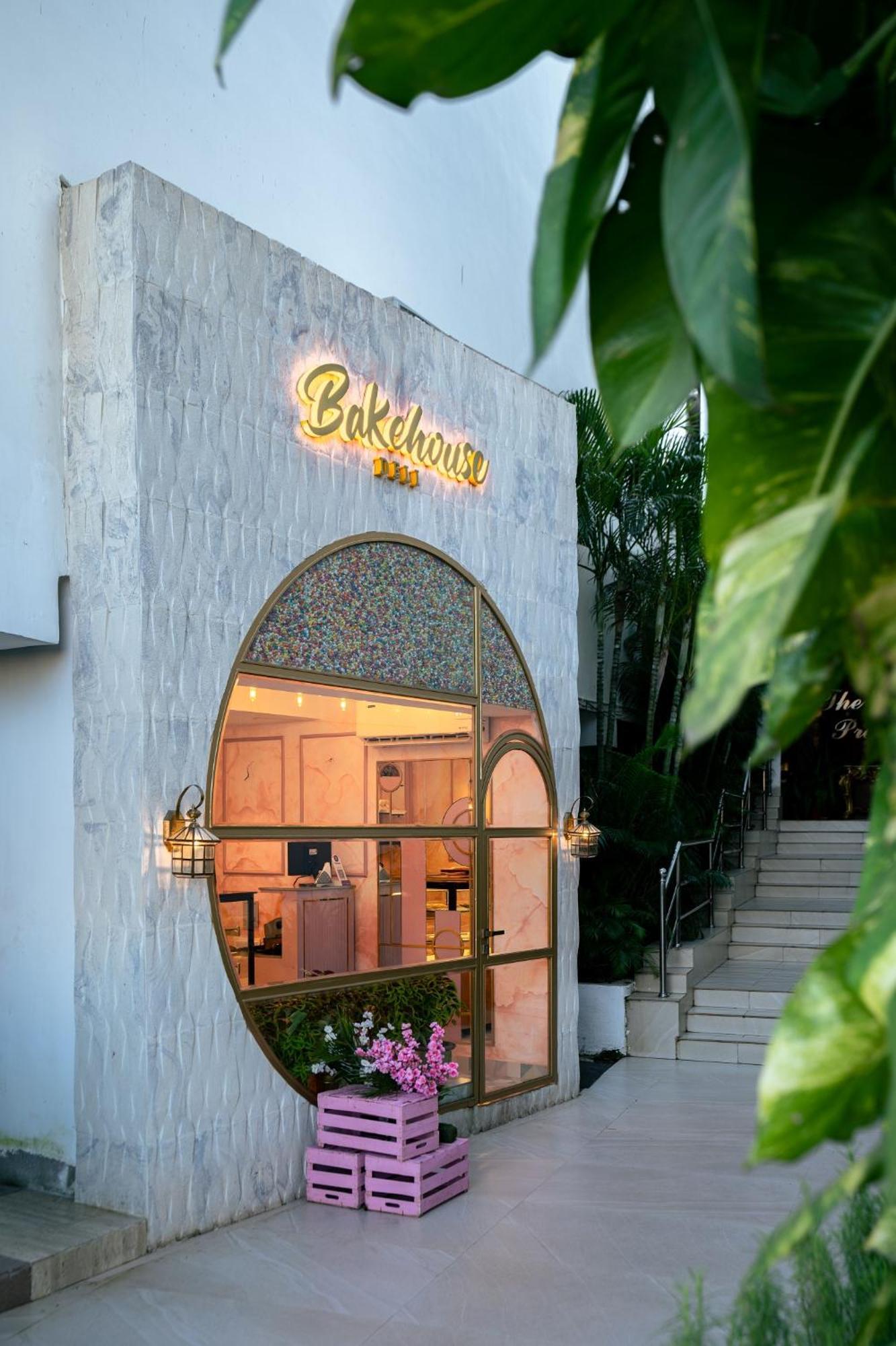 The Presidency Hotel Bhuvanesvar Kültér fotó