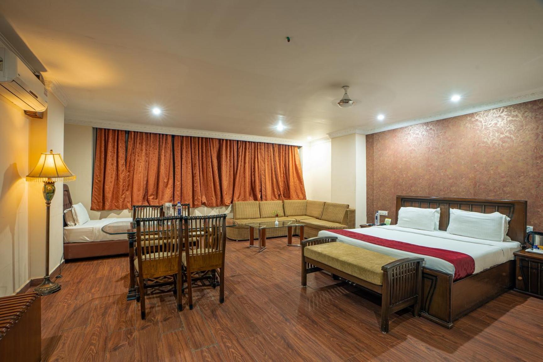 The Presidency Hotel Bhuvanesvar Kültér fotó