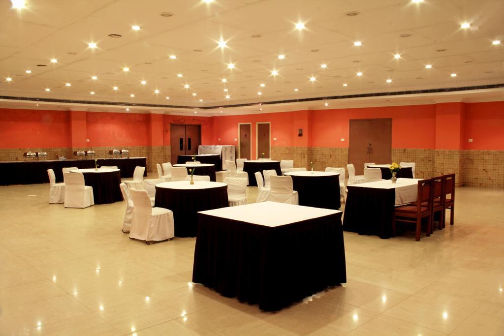 The Presidency Hotel Bhuvanesvar Kültér fotó