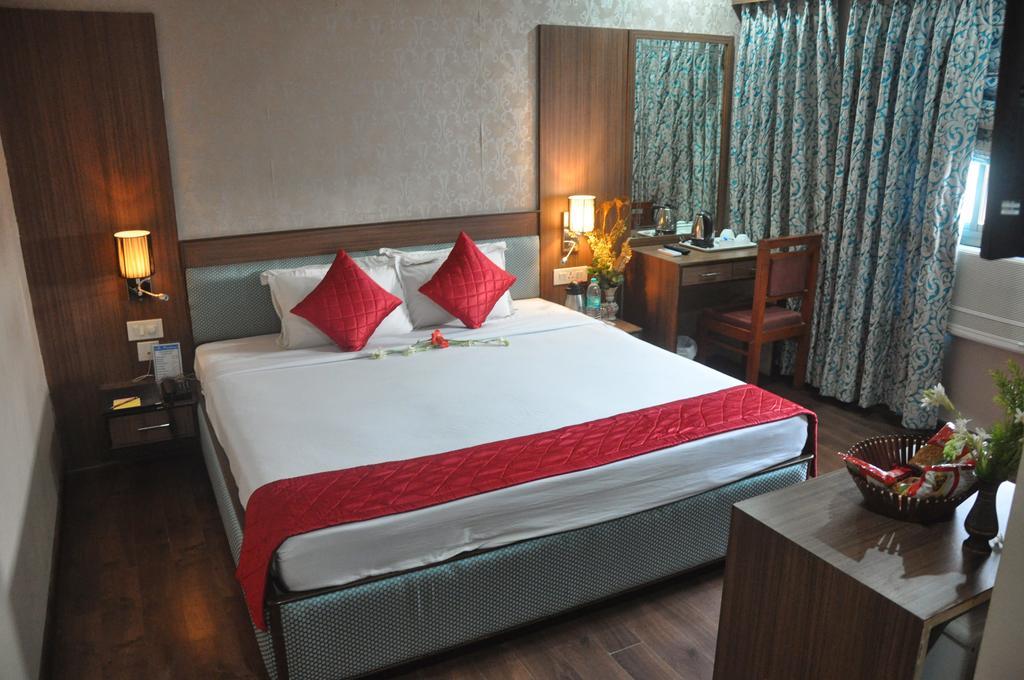 The Presidency Hotel Bhuvanesvar Szoba fotó