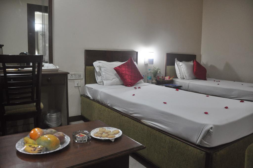 The Presidency Hotel Bhuvanesvar Szoba fotó