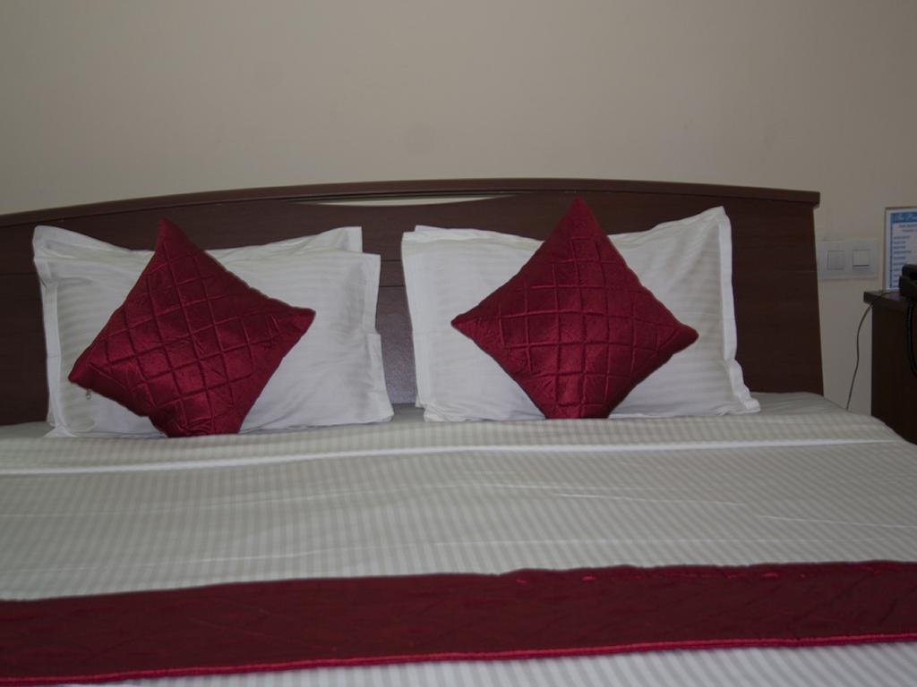 The Presidency Hotel Bhuvanesvar Szoba fotó