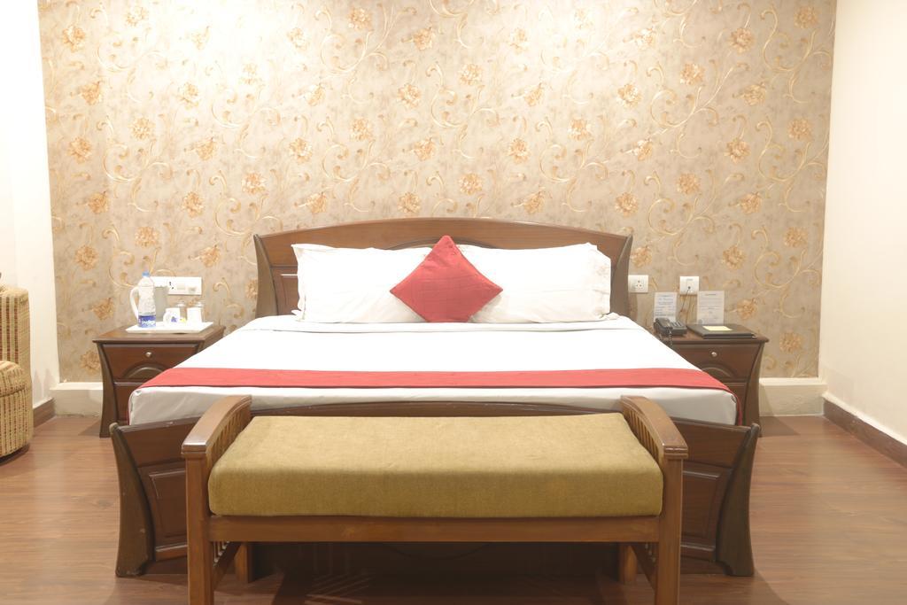 The Presidency Hotel Bhuvanesvar Kültér fotó
