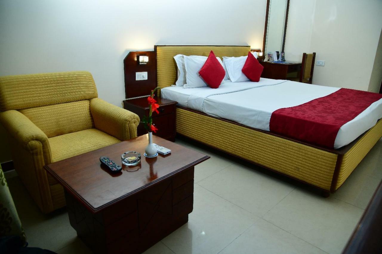 The Presidency Hotel Bhuvanesvar Kültér fotó