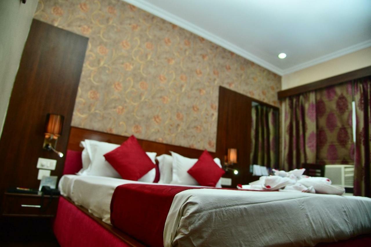 The Presidency Hotel Bhuvanesvar Kültér fotó