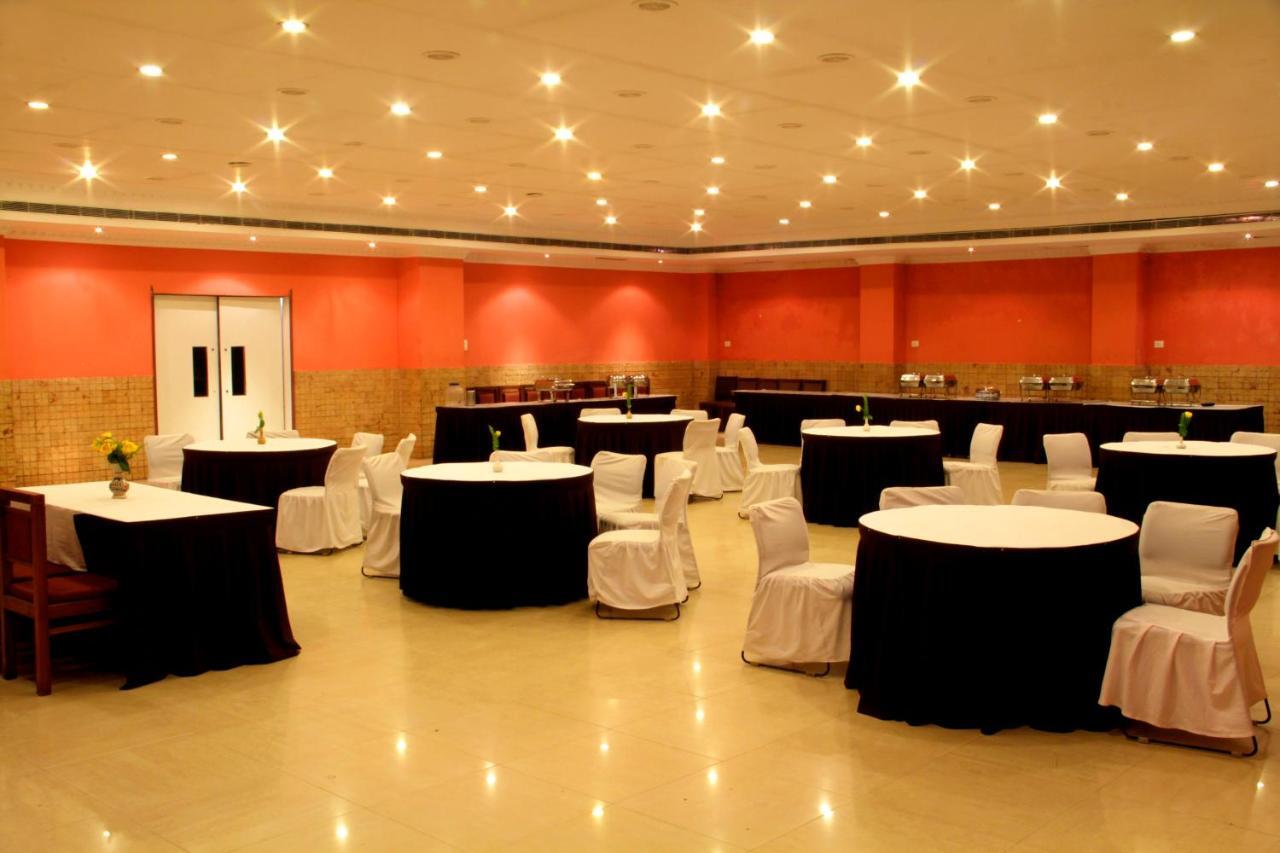 The Presidency Hotel Bhuvanesvar Kültér fotó
